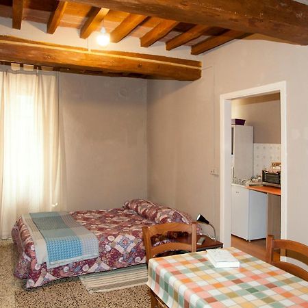 Villa Agriturismo Dosso Al Porto Rolo Zimmer foto